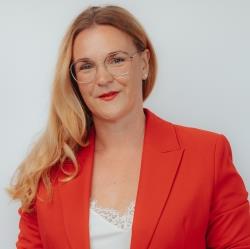 Frau Juliane Münch