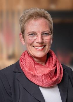 Frau Anja Weber