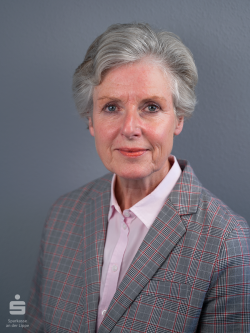 Frau Silke Hoewelmeyer