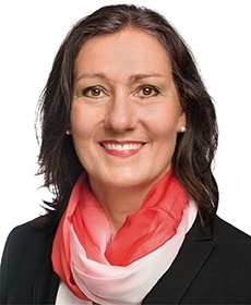Frau Daniela Schiller