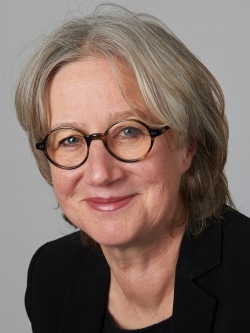 Frau Bernadette Stöttner