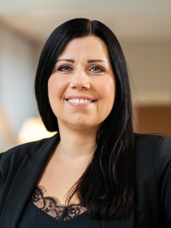 Frau Andrea Helmreich