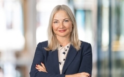 Frau Astrid Schneider-Felsen