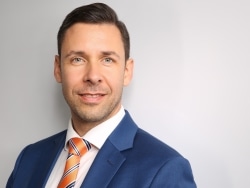 Herr Axel Peters
