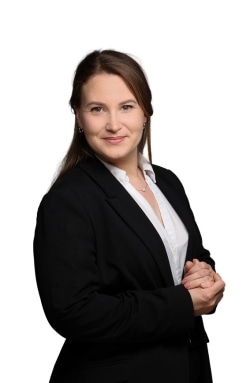 Frau Mona Mattot