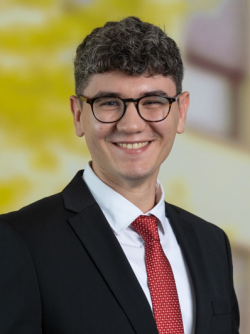 Herr Adrian Henk