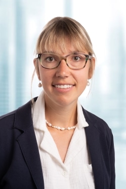 Frau Laura Trautmann