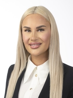 Frau Monique Singer