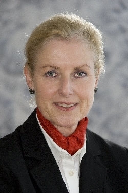 Frau Silke Hoewelmeyer