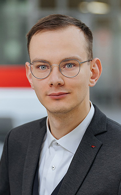 Herr Lukas Bothur
