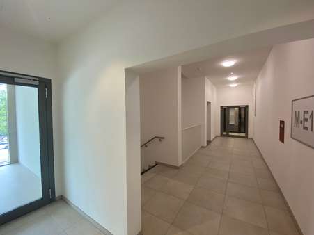 Zugang Mietbereich - Bürohaus in 81737 München mit 0m² mieten
