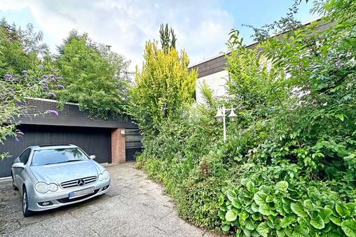 Garagenzufahrt / Hauseingang - Einfamilienhaus in 44879 Bochum mit 222m² kaufen