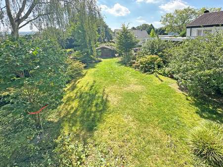 Blick in den Garten - Mehrfamilienhaus in 58455 Witten mit 215m² kaufen