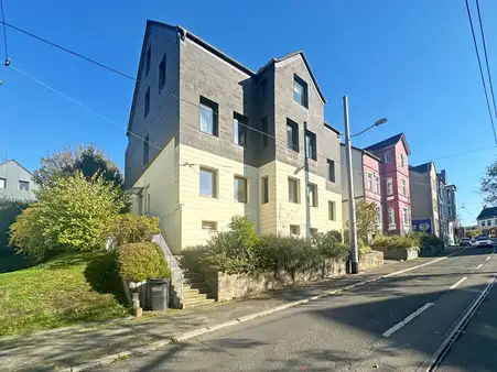 Dreifamilienhaus mit Platz zum Einziehen
in Linden