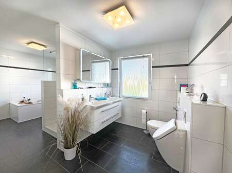 Badezimmer Erdgeschoss - Zweifamilienhaus in 58455 Witten mit 314m² kaufen