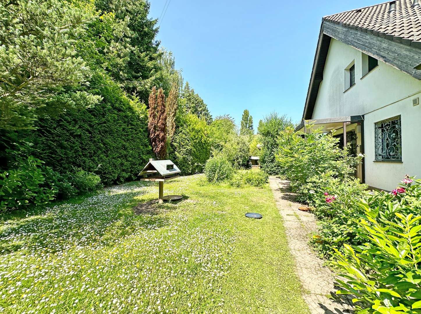 Seitenbereich / Zweiter Eingang Seitenbereich / Zweiter Eingang - Zweifamilienhaus in 45527 Hattingen mit 365m² kaufen