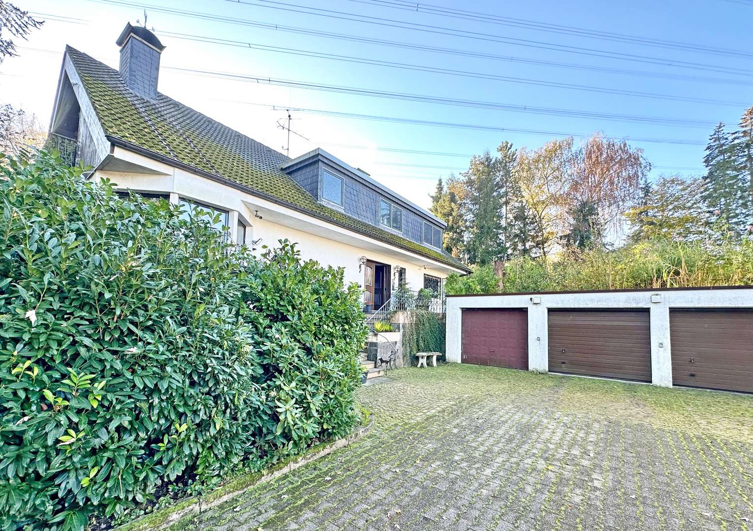 Vorderansicht inkl. Garagen - Einfamilienhaus in 45527 Hattingen mit 365m² kaufen