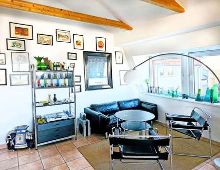 Gemütliche Sitzecke im Wohnzimmer Gemütliche Sitzecke im Wohnzimmer - Dachgeschosswohnung in 44799 Bochum mit 120m² kaufen
