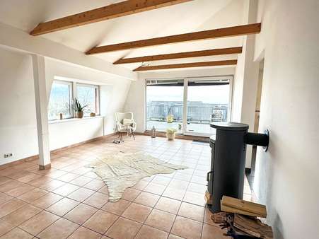 Wohn(t)raum mit imposanter Höhe und tollem Raumgefühl Wohn(t)raum mit imposanter Höhe und tollem Raumgefühl - Dachgeschosswohnung in 44799 Bochum mit 120m² kaufen