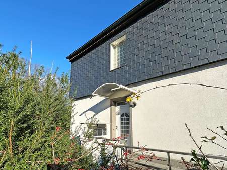 Seitl. Eingang  - Mehrfamilienhaus in 44879 Bochum mit 226m² kaufen