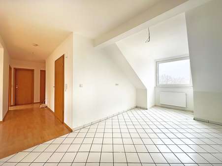 Blick in den Flur - Dachgeschosswohnung in 44809 Bochum mit 76m² kaufen
