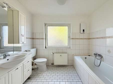 Badezimmer - Dachgeschosswohnung in 44869 Bochum mit 64m² kaufen