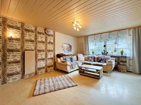 Wohnzimmer - Etagenwohnung in 44867 Bochum mit 80m² kaufen