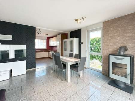 Wohn-, Esszimmer und Küche - Reiheneckhaus in 44805 Bochum mit 104m² kaufen