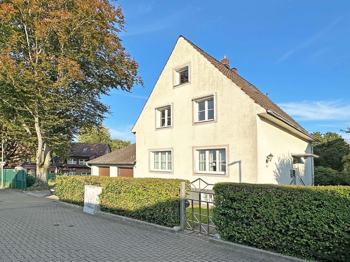 Straßenansicht Straßenansicht - Zweifamilienhaus in 44869 Bochum mit 140m² kaufen