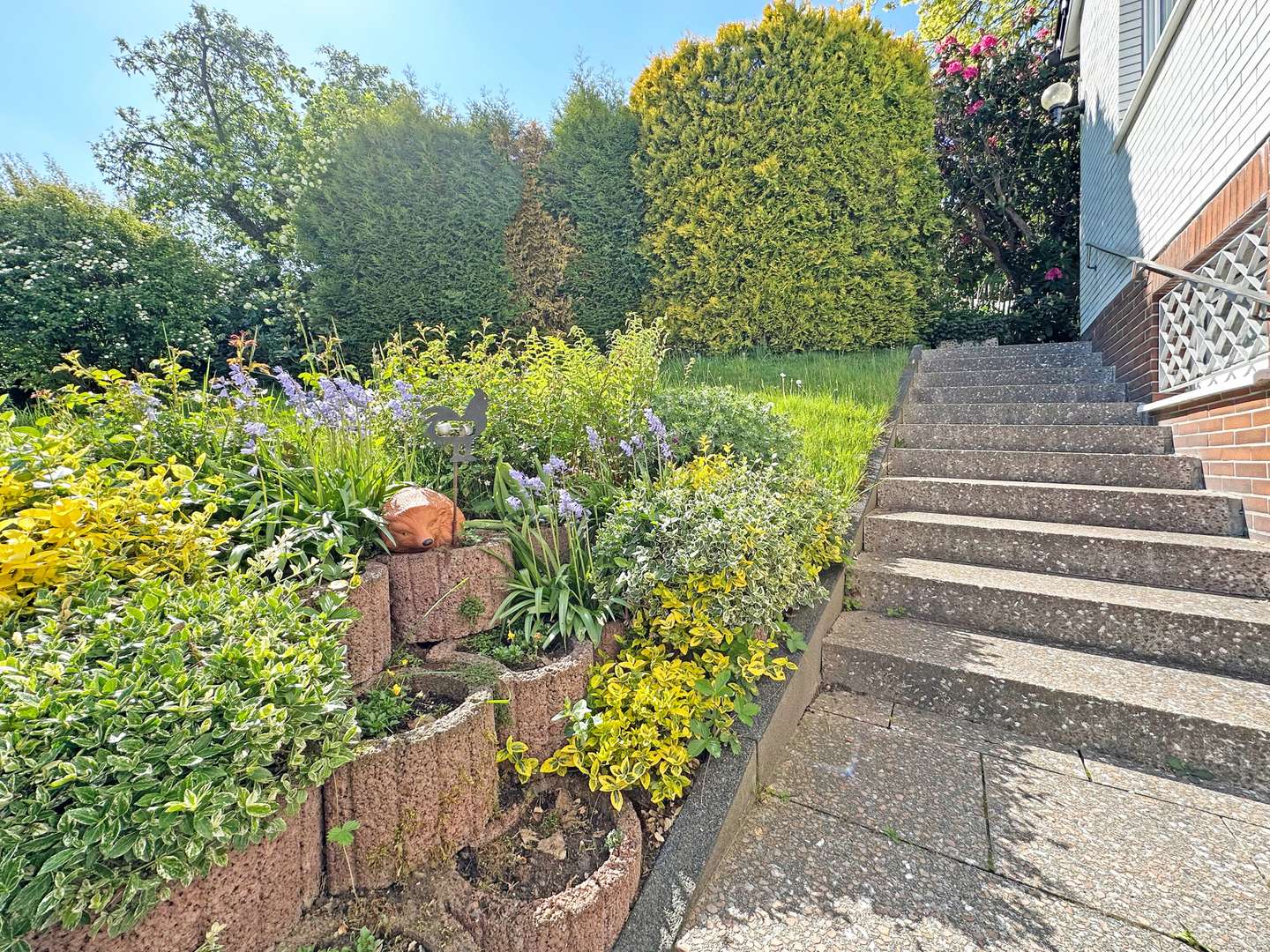 Weg zu den Eingängen Weg zu den Eingängen - Einfamilienhaus in 58452 Witten mit 160m² kaufen