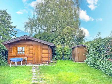Blick in den Garten zum Gartenhaus - Doppelhaushälfte in 44805 Bochum mit 110m² kaufen