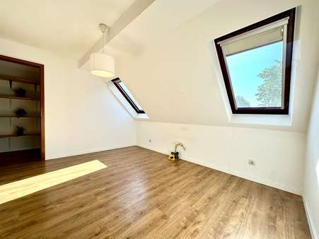 Schlafzimmer mit Ankleidebereich - Dachgeschosswohnung in 44795 Bochum mit 50m² kaufen