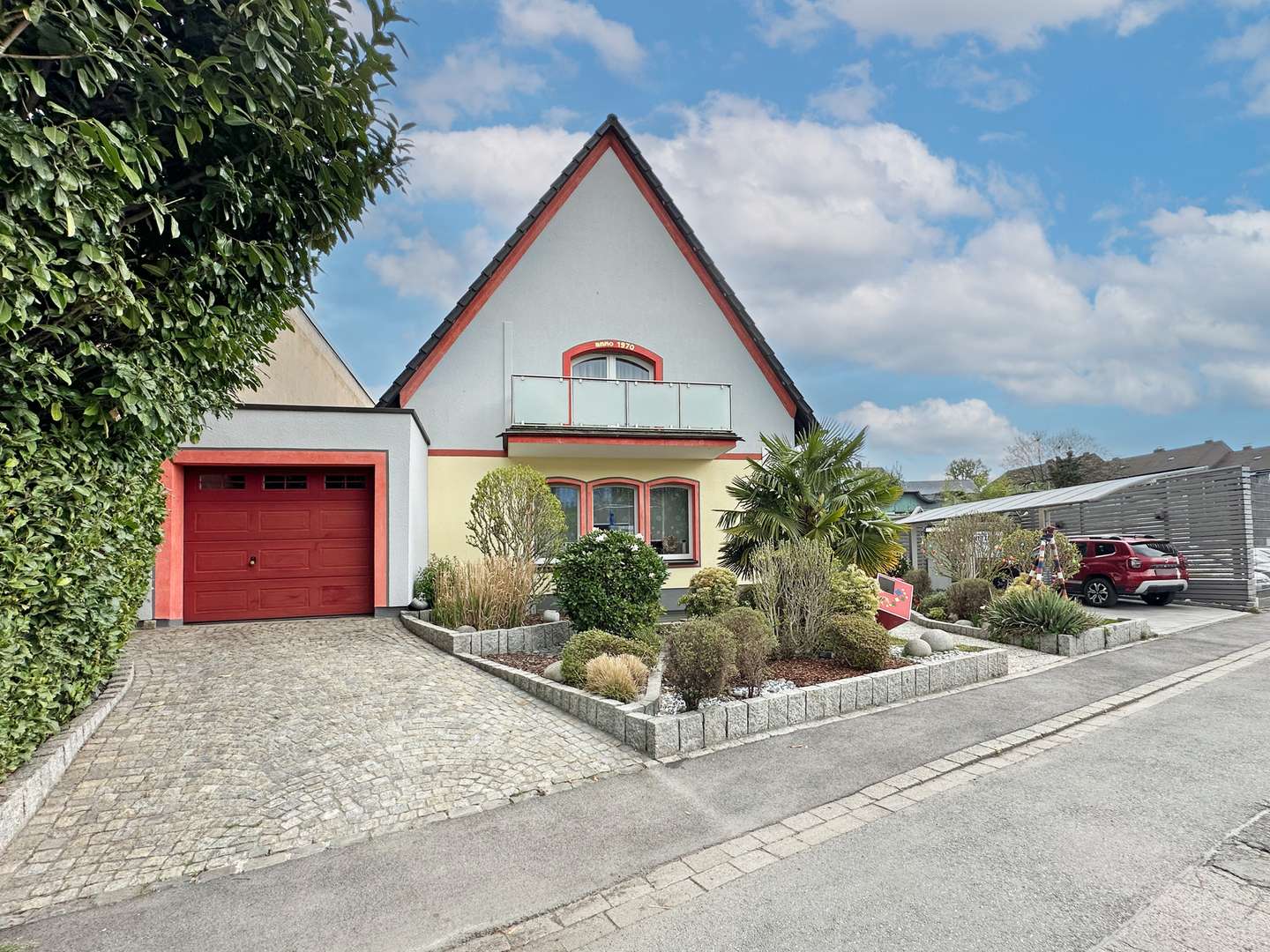 Frontansicht (bei Tag) - Einfamilienhaus in 44866 Bochum mit 143m² kaufen