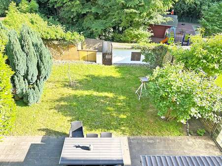 Ausblick in den Garten und auf die Terrasse - Mehrfamilienhaus in 44807 Bochum mit 153m² als Kapitalanlage kaufen