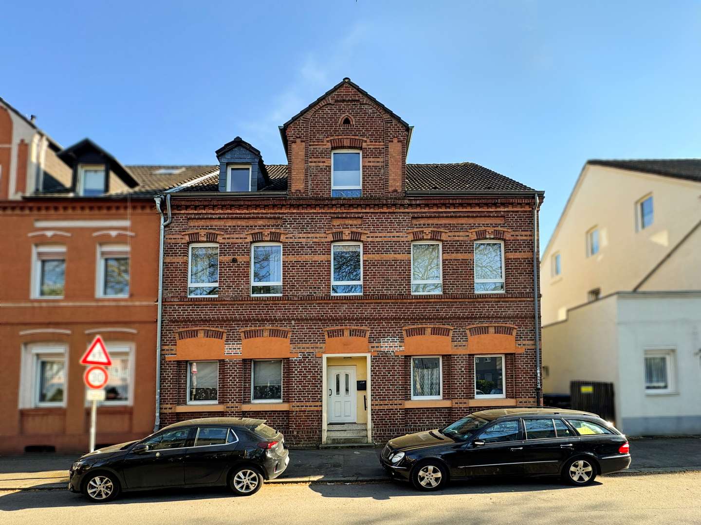 Vorderansicht Vorderansicht - Mehrfamilienhaus in 44866 Bochum mit 288m² als Kapitalanlage kaufen