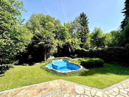 Terrasse mit Blick zum Pool - Einfamilienhaus in 44879 Bochum mit 124m² kaufen