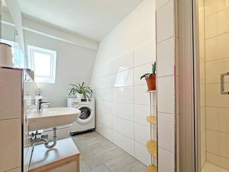 Badezimmer - Dachgeschosswohnung in 44789 Bochum mit 95m² kaufen
