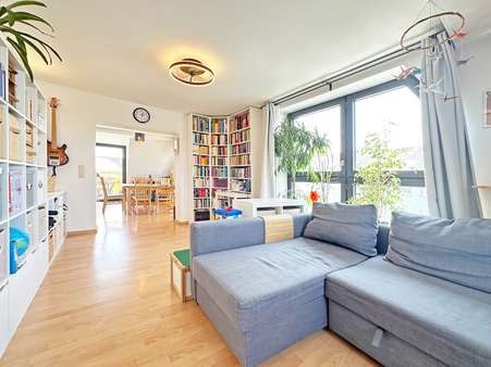 Wohnzimmer - Dachgeschosswohnung in 44789 Bochum mit 95m² kaufen