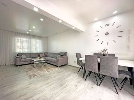 Wohnzimmer - Doppelhaushälfte in 44867 Bochum mit 122m² kaufen