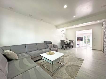 Wohnzimmer - Doppelhaushälfte in 44867 Bochum mit 122m² kaufen