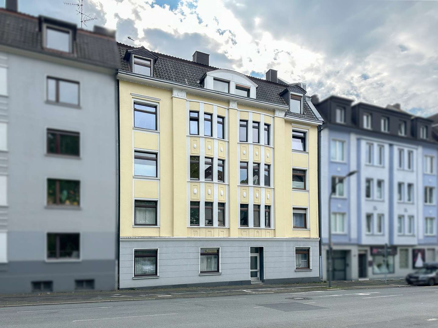 Straßenansicht Straßenansicht - Etagenwohnung in 44789 Bochum mit 71m² kaufen