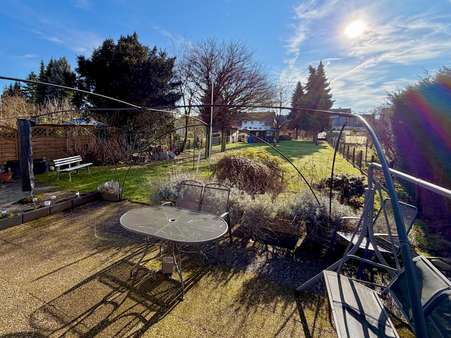 Terrasse mit Blick zum großen Garten - Doppelhaushälfte in 44795 Bochum mit 122m² kaufen