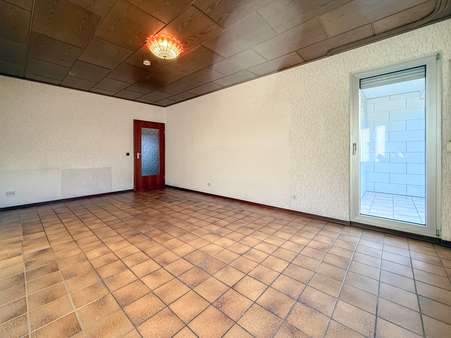 Wohnzimmer - Dachgeschosswohnung in 44795 Bochum mit 78m² kaufen