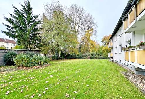 Rückseitenansicht (Gemeinschaftsgarten) - Erdgeschosswohnung in 44649 Herne mit 76m² kaufen