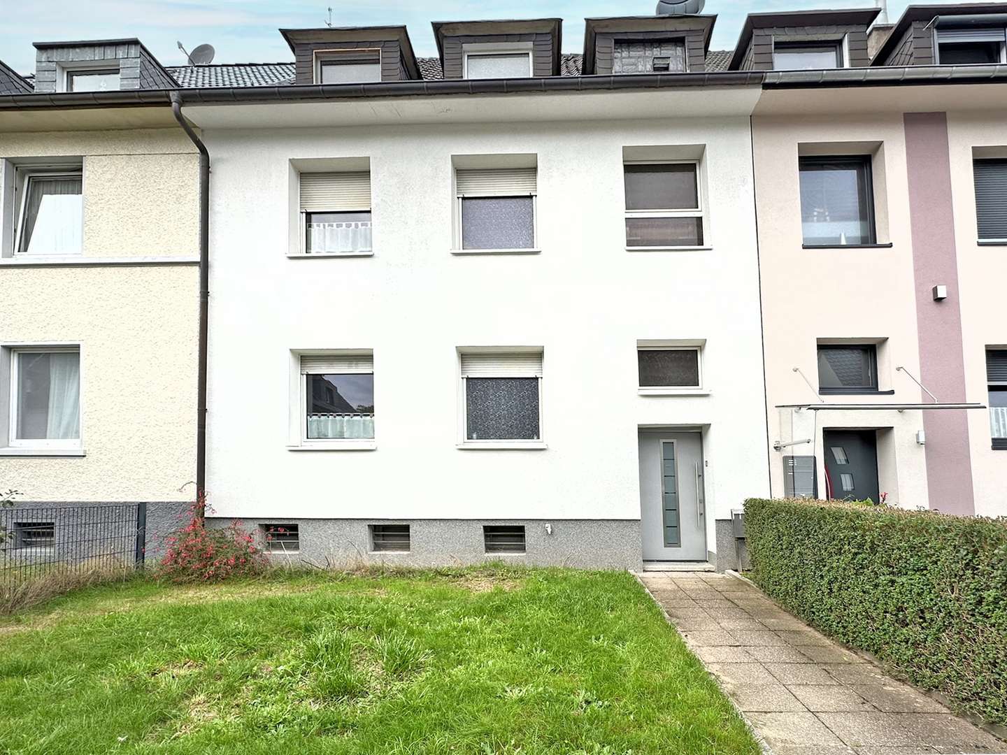 Vorderansicht - Reihenmittelhaus in 44807 Bochum mit 130m² kaufen