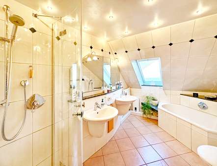 Badezimmer - Doppelhaushälfte in 44879 Bochum mit 105m² kaufen