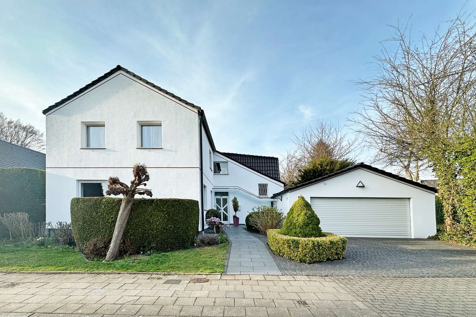 Vorderansicht - Einfamilienhaus in 44866 Bochum mit 280m² kaufen