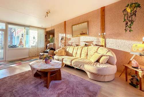 Wohnbereich mit Zugang zur Loggia Wohnbereich mit Zugang zur Loggia - Etagenwohnung in 45279 Essen mit 75m² kaufen