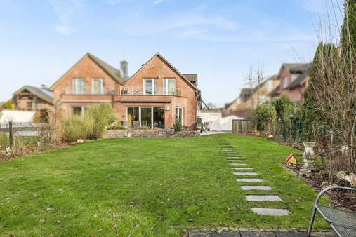 Rückansicht mit Gartenbereich - Doppelhaushälfte in 44869 Bochum mit 140m² kaufen