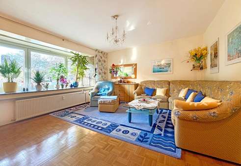 Wohnzimmer mit tiefer Fensterbank Wohnzimmer mit tiefer Fensterbank - Etagenwohnung in 45886 Gelsenkirchen mit 129m² kaufen